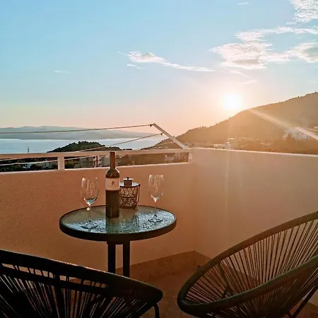 Astra - Where Mountain Meets The Sea Holiday home *